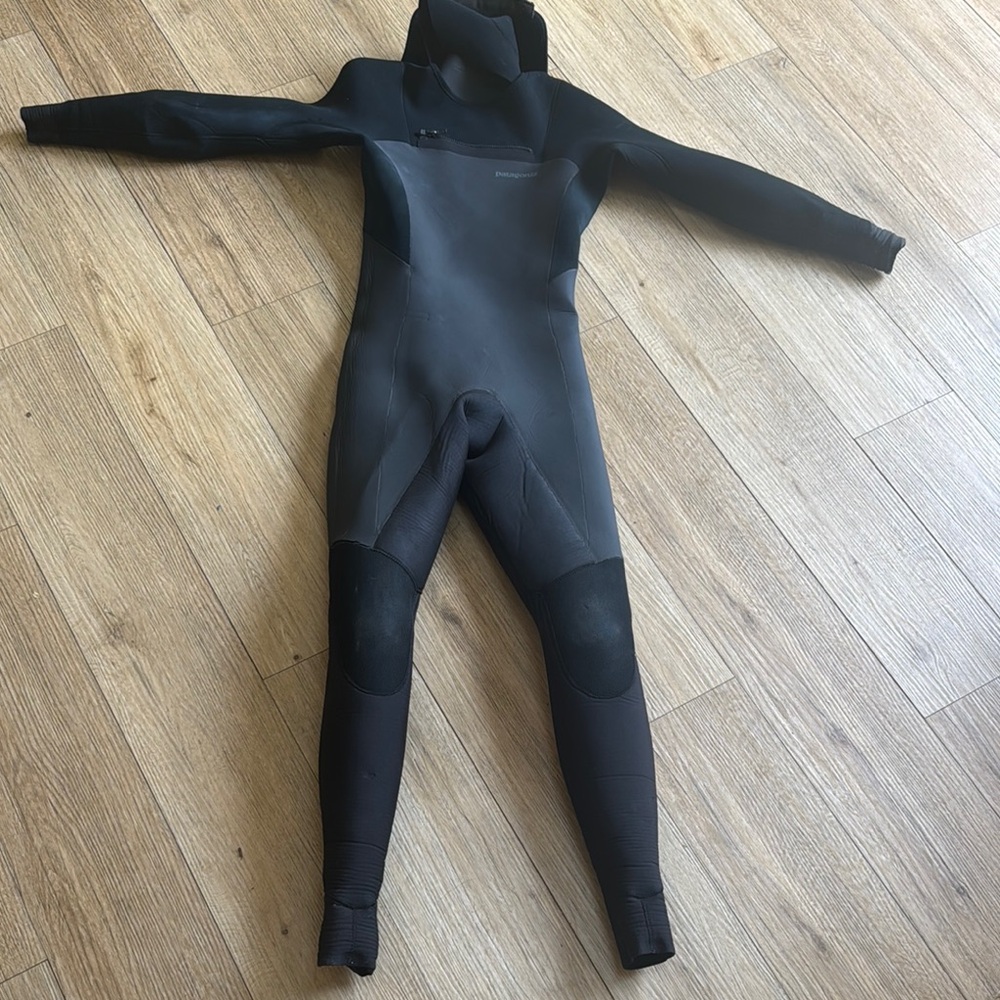 Patagonia Black Full-Body Wetsuit with Neoprene Texture